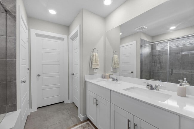 Building Photo - 18627 Etta Pnes Cir