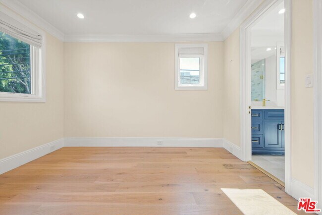 Building Photo - 1153 S Clark Dr