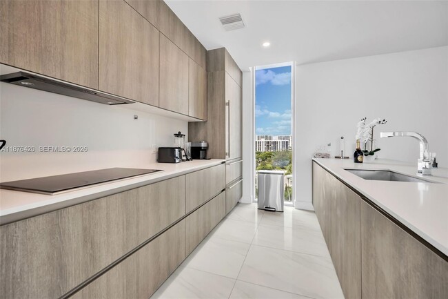 Building Photo - 17550 Collins Ave