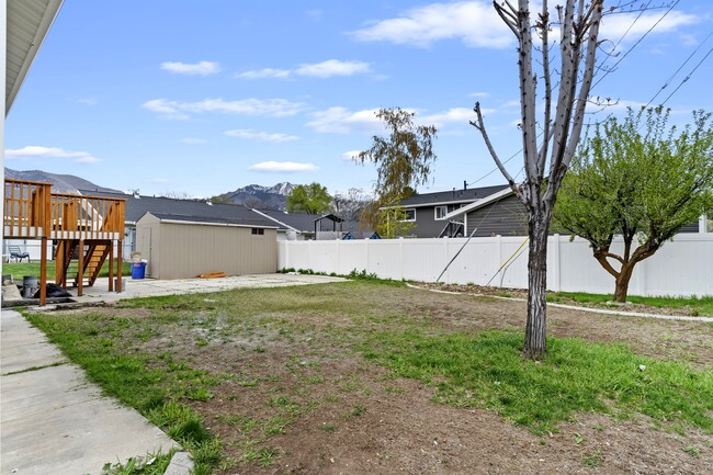 Building Photo - 579 6th St