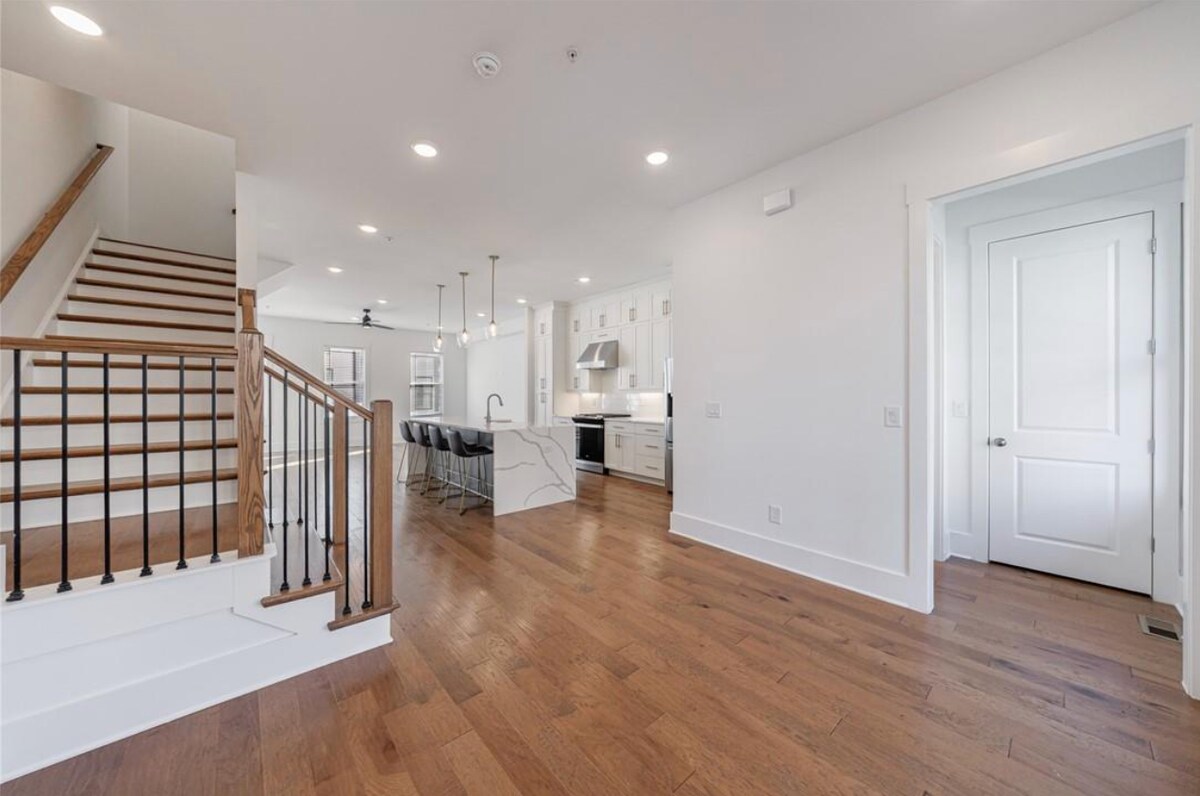 Building Photo - 1032 Robert Smalls Wy