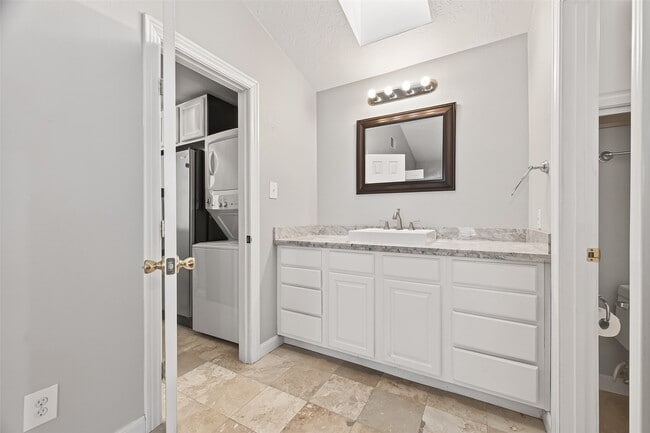 Building Photo - 2211 S Kirkwood Rd