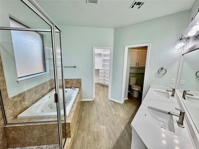Building Photo - 10504 Walnut Hollow Dr