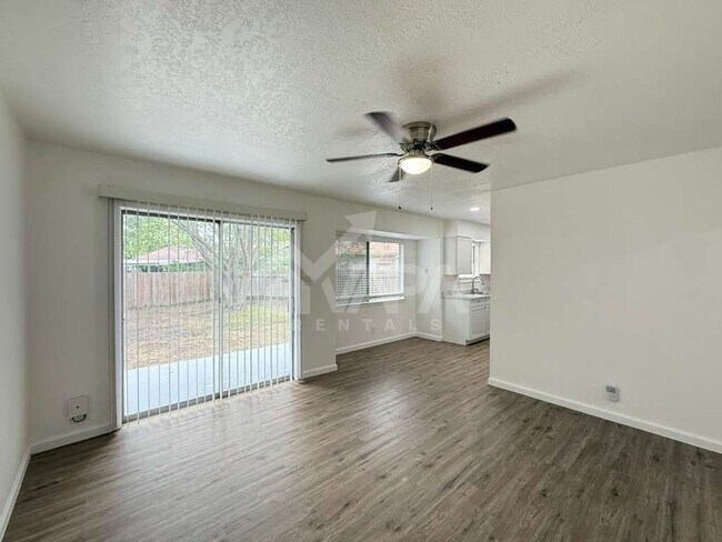 Building Photo - 5419 Lk Grv Dr