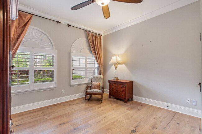 Building Photo - Luxury Rental Available