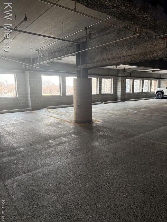 Building Photo - 350 N Main St