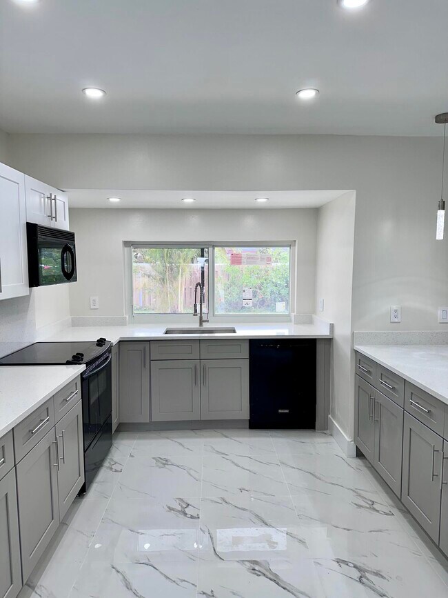 Building Photo - 2110 NW 109th Ave