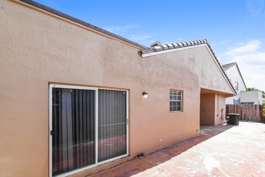 Building Photo - 16075 SW 112th Terrace