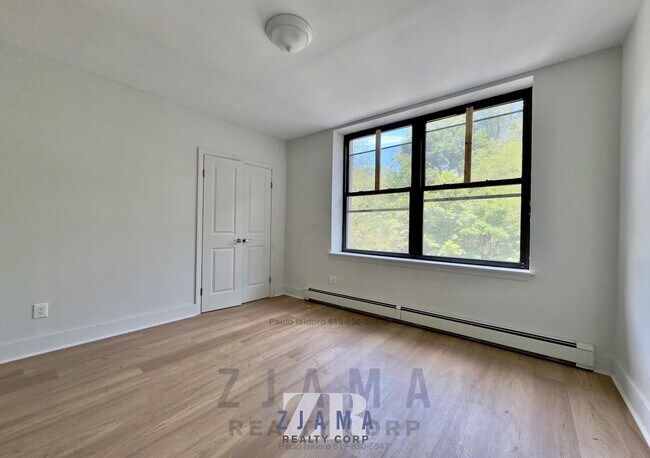 Building Photo - 152 Parkside Ave