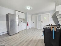 Building Photo - 8 Lincoln Ave