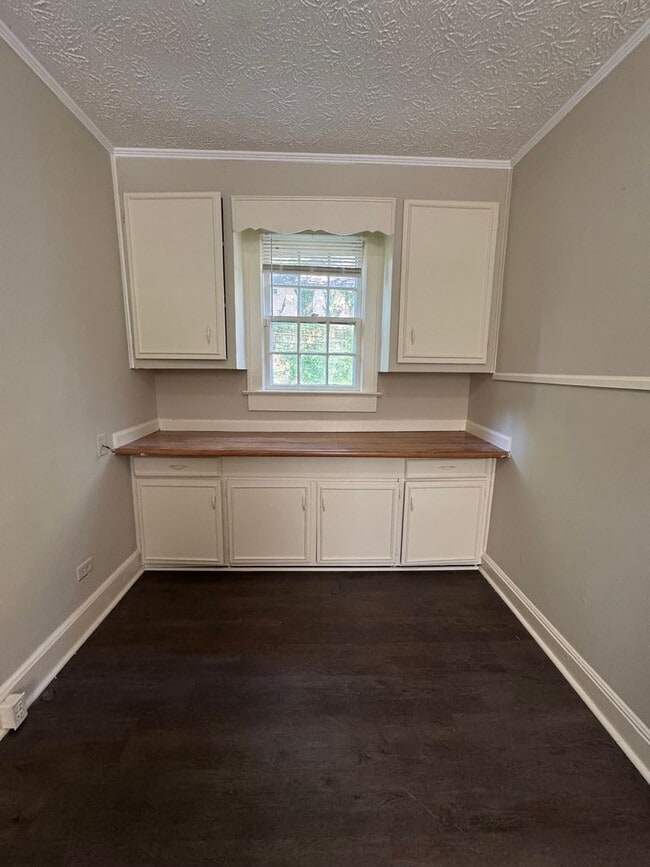 Building Photo - Large 4/2.5 House in S Rome $1,395