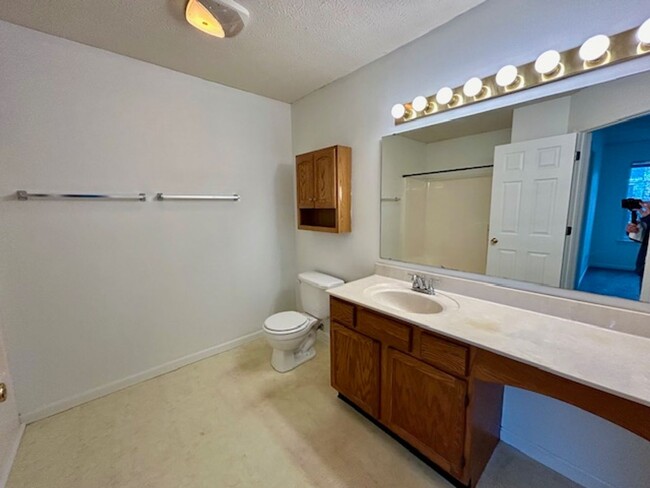 Building Photo - Charming 3-Bedroom, 2.5-Bath Home with Lof...