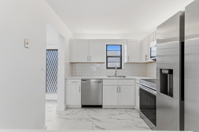 Building Photo - 9233 SW 8th St