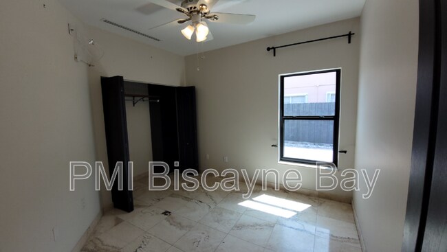 Building Photo - 21369 SW 92nd Ave