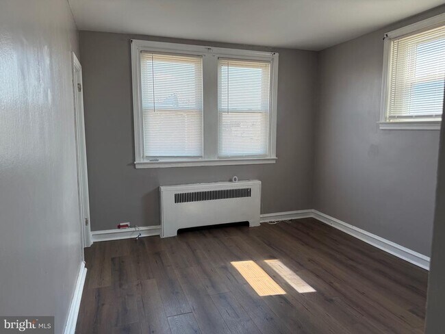 Building Photo - 1437 Greeby St