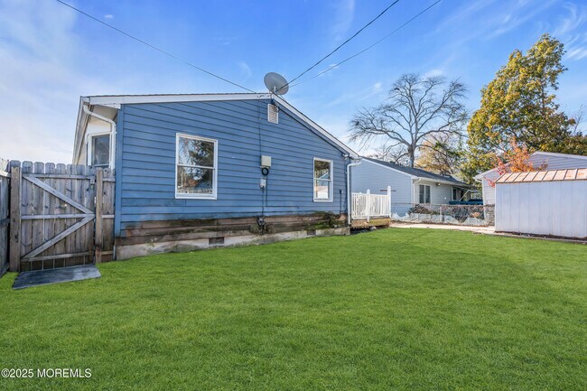 Building Photo - 526 Bradley Blvd