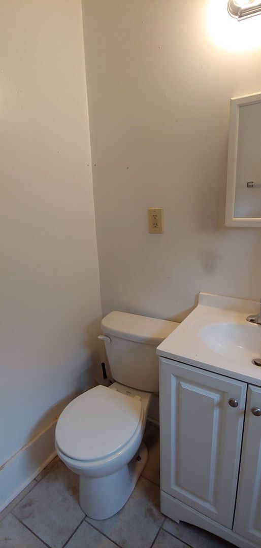 Building Photo - 351-351 Roosevelt Ave