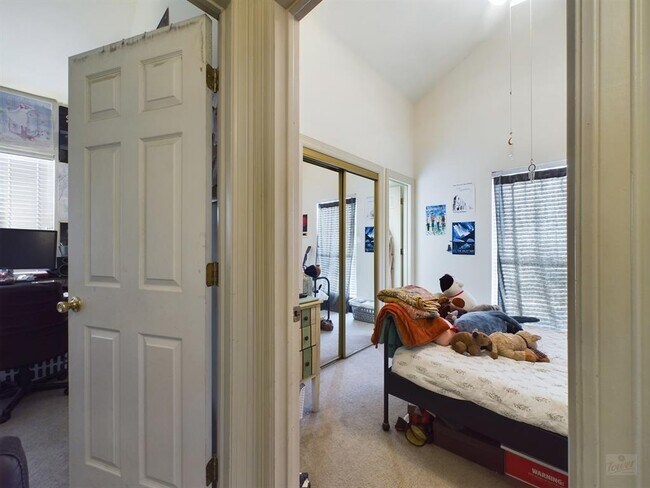 Building Photo - 2833 San Pedro St