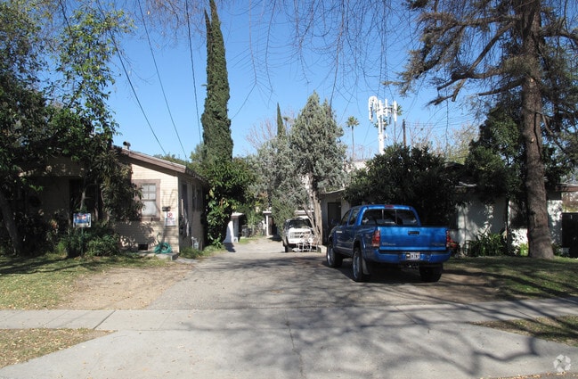 Primary Photo - 117 W Norwood Pl