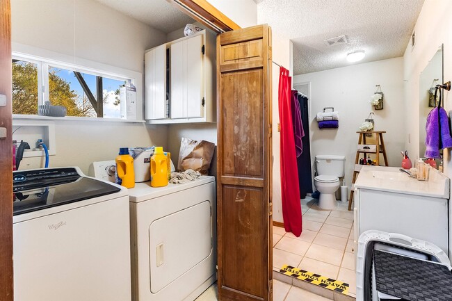 Building Photo - 288 Ballard St