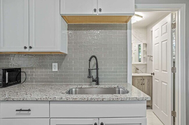 Building Photo - Cute Single Family Home Ready Now!