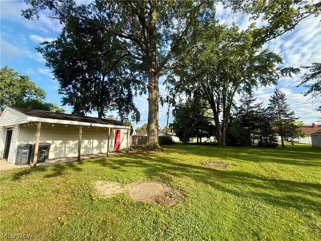Building Photo - 5363 Summit Rd