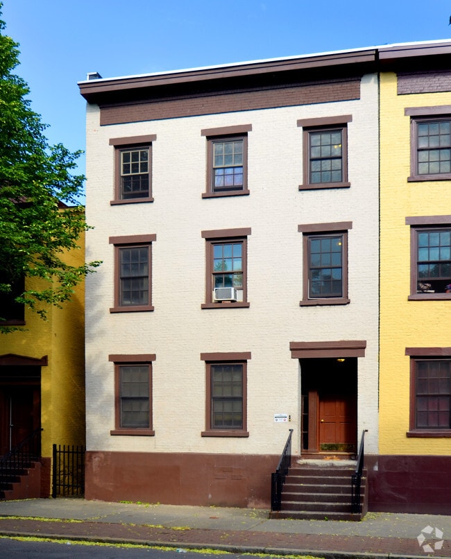 Building Photo - Historic Pastures Mansions