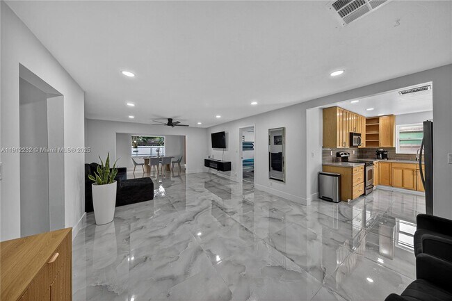 Building Photo - 3130 SW 16th St