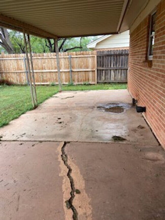 Building Photo - 2250 Greenbriar Drive