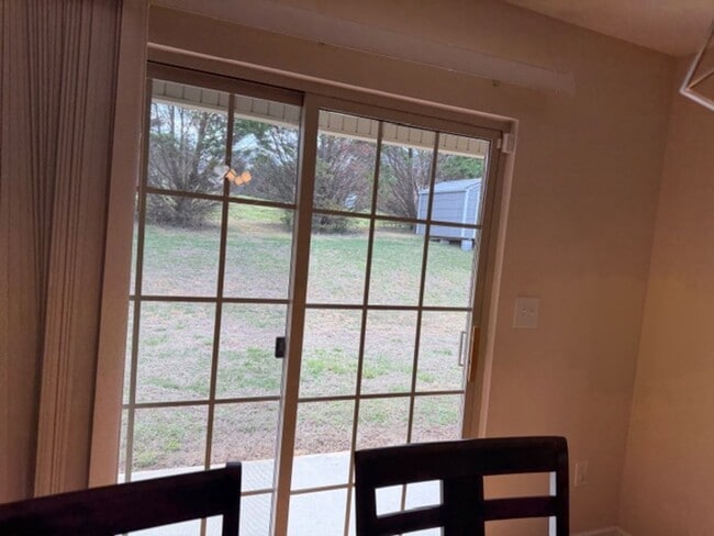 Building Photo - Sevierville 37876 - 3 bedroom 2 bath - call Linda Meese 865-591-6004