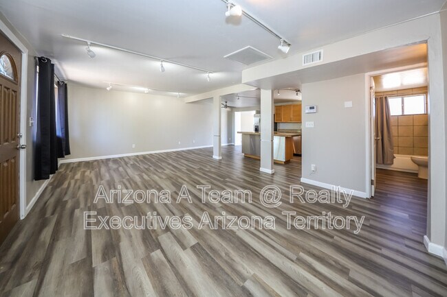 Building Photo - 3221 S Grady Ave