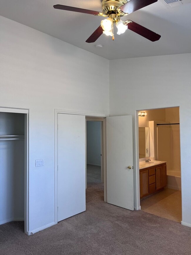 Building Photo - Single Story - 2 bedroom (Gated)