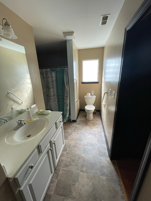 Building Photo - 601 Colonial Ct