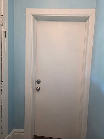 Entry door - 220 E Oakland Ave