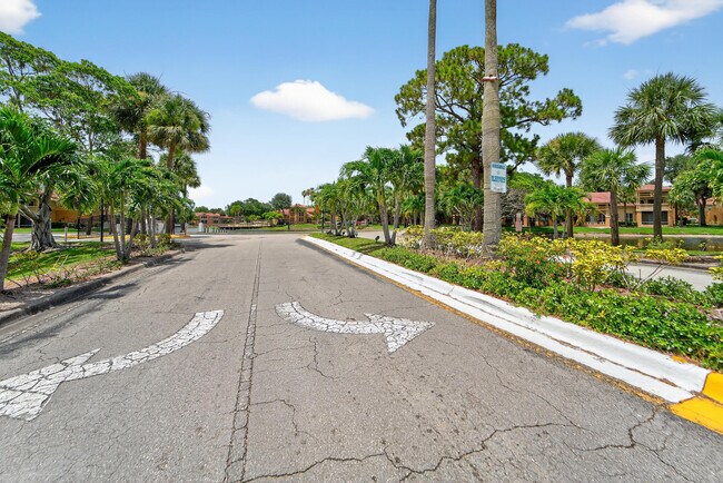 Building Photo - 4807 Via Palm Lakes Via