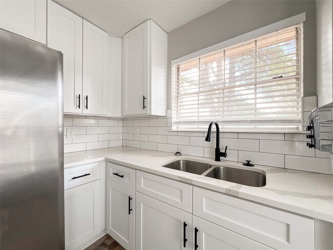 Building Photo - 11007 Tobasa Ct