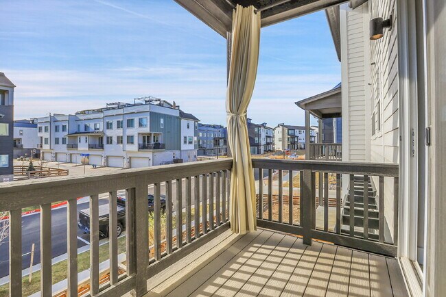 Building Photo - $2,500 - 2 Bed, 2 Full Bath Townhome In Broomfield with Central AC and In Unit Laundry!