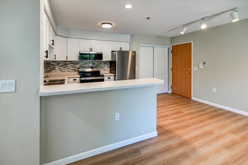 Building Photo - 201 Kearney Way