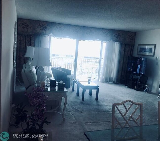 Building Photo - 1523 E Hillsboro Blvd