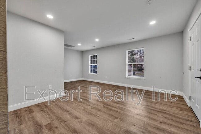 Building Photo - 532 Athens Ct