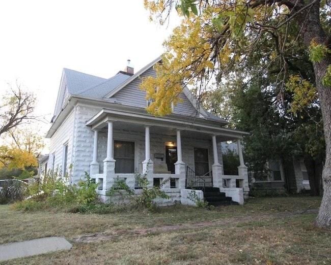 Primary Photo - 326 S Oakdale Ave
