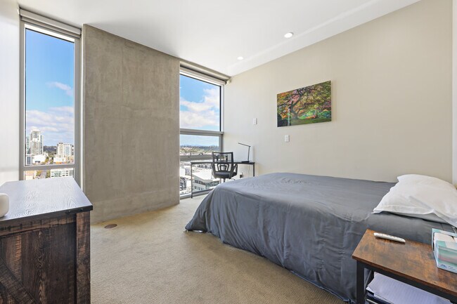 Building Photo - 321 10th Ave