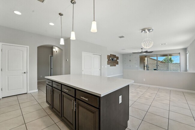 Building Photo - Welcome to this stunning 3-bedroom, 2-bath...