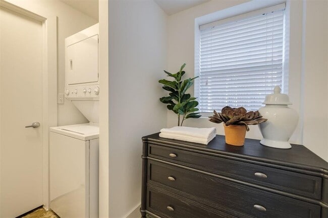 Building Photo - One bedroom loft in Midtown OKC!