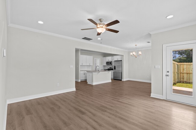Building Photo - 214 Clifton Dr