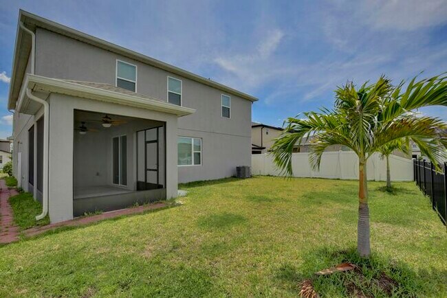 Building Photo - Elegant 5/3 Wilshire Model House with Cove...