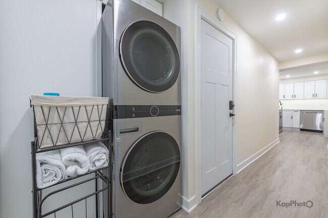 Building Photo - 6612 W 64th Pl