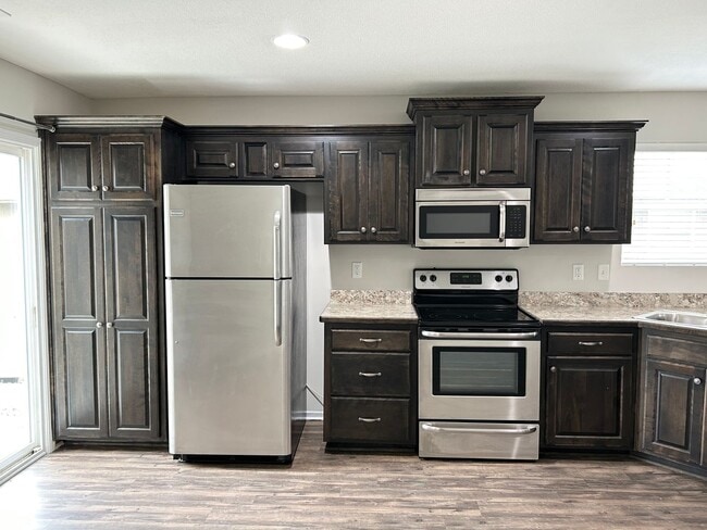 Building Photo - 2 Bed | 2 Bath | 2 Car Garage Single Level Home in Raymore