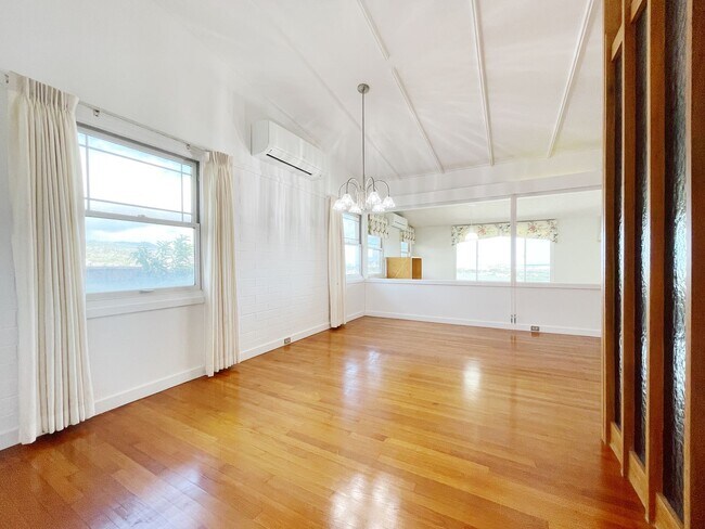 Building Photo - Panoramic Views from Executive Home near Tripler & Kaiser Hospitals