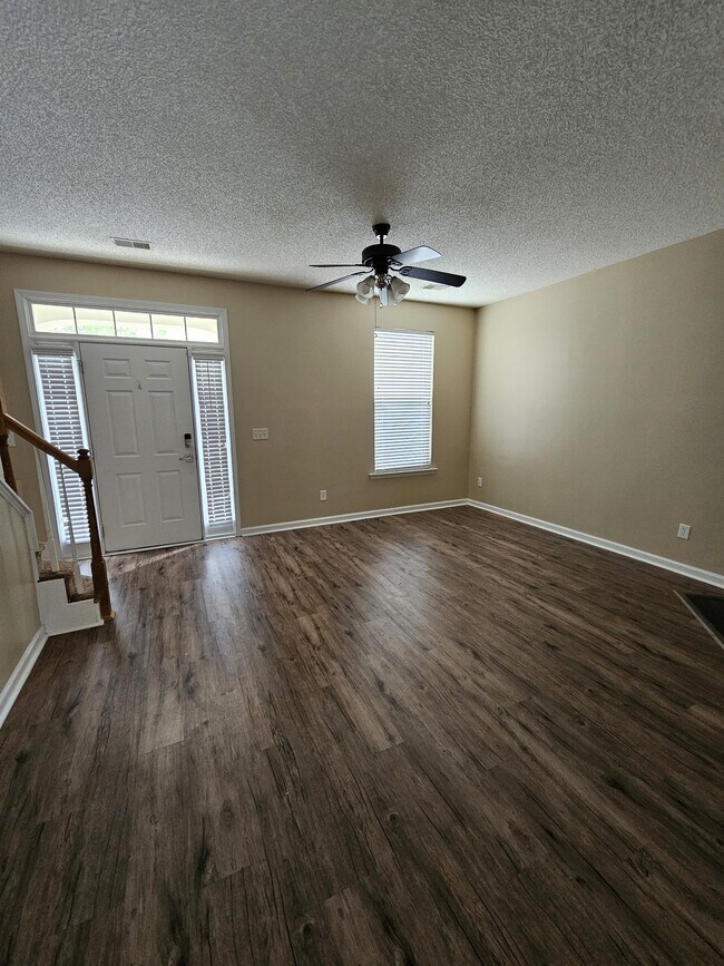 Building Photo - 105 Tuscany Ct